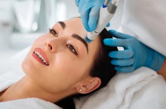 Hollywood Cilt Bakımı İşlemi