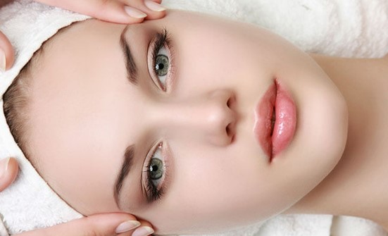 Hollywood Bakımı Kırmızı Halı Işıltısı